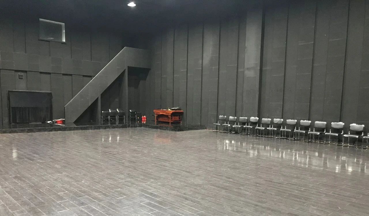 北京新时代模特学校多功能形体课室 北京新时代模特学校多功能形体课室
